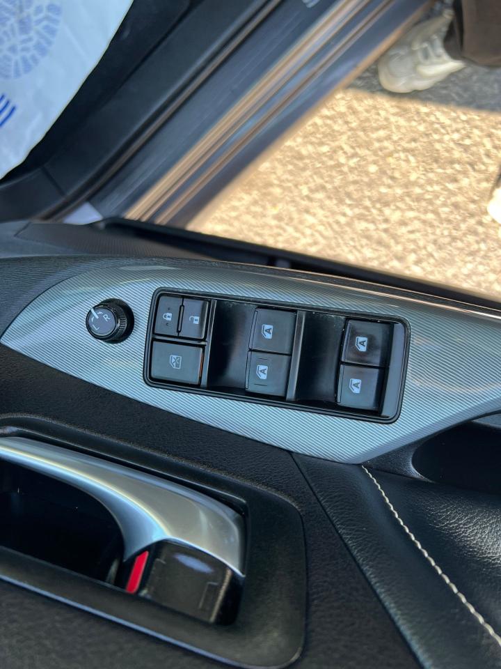2018 Toyota Sienna SE - Photo #11