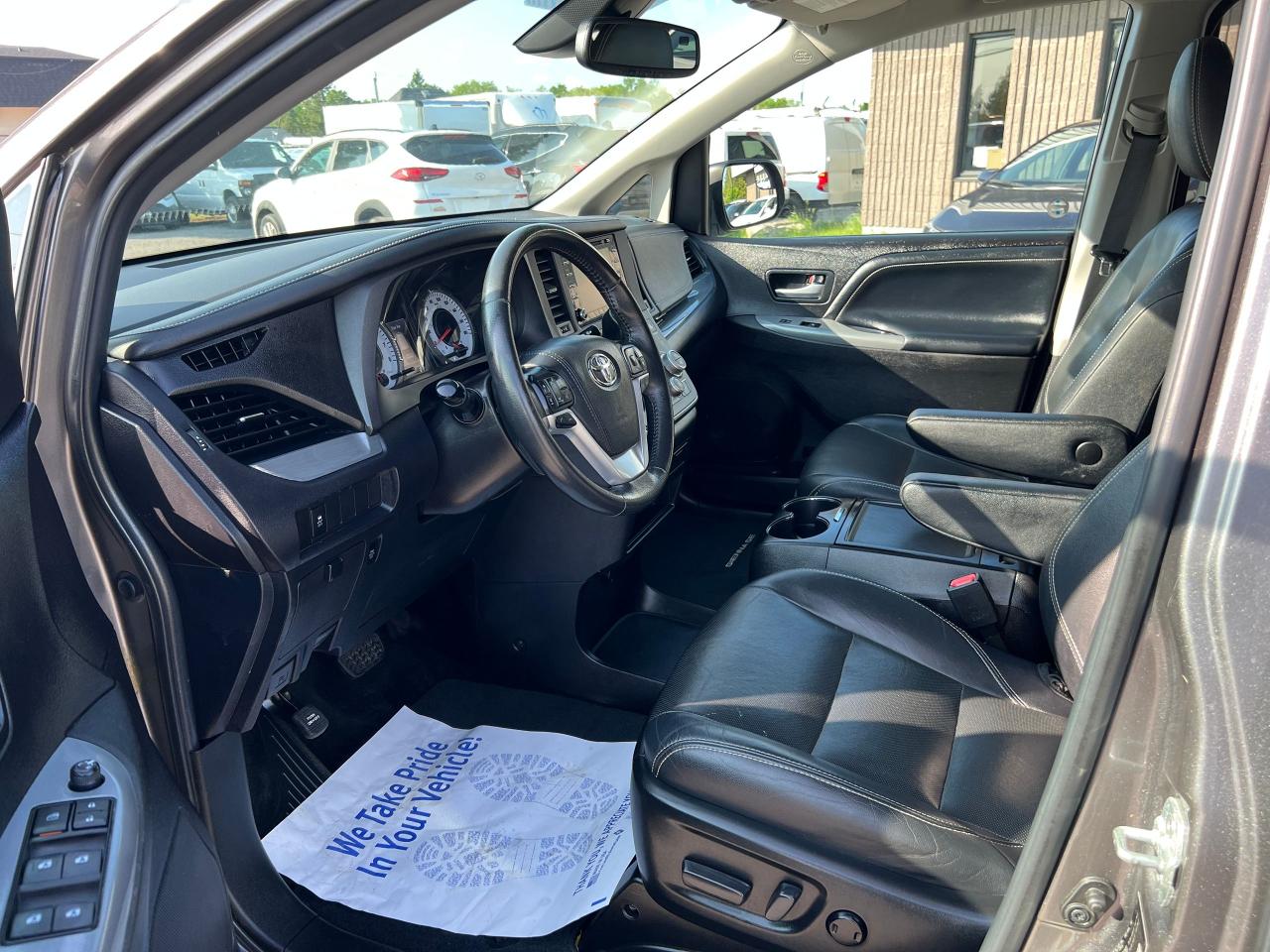 2018 Toyota Sienna SE - Photo #13