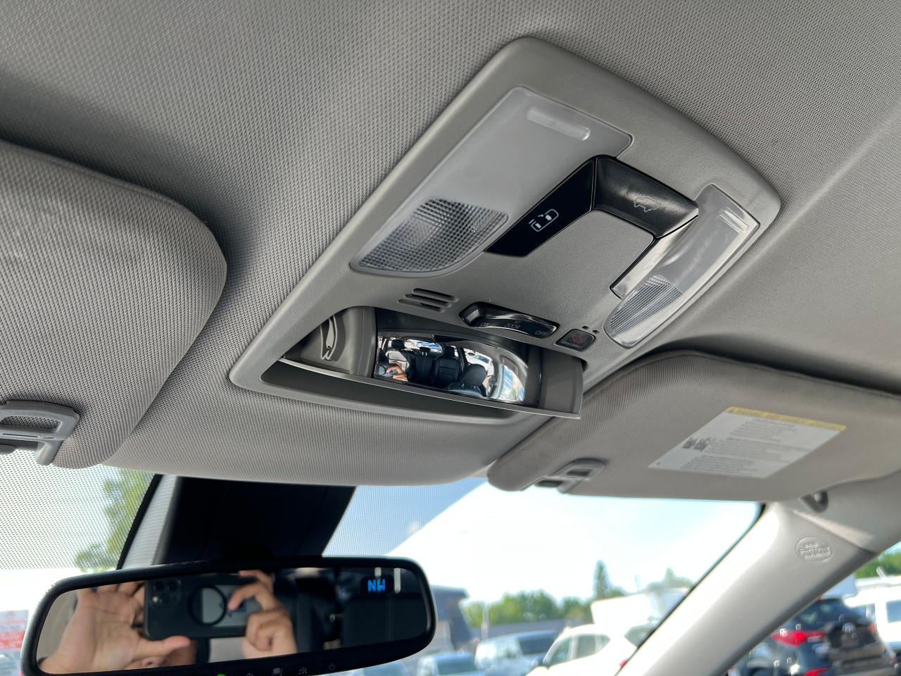 2018 Toyota Sienna SE - Photo #19