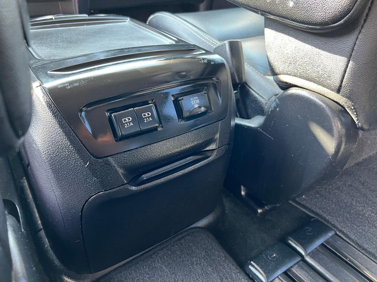 2018 Toyota Sienna SE - Photo #22