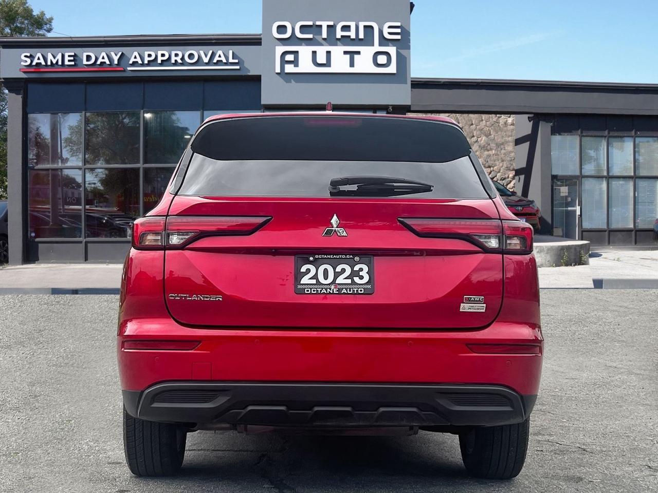 2023 Mitsubishi Outlander ES 4WD - Photo #3