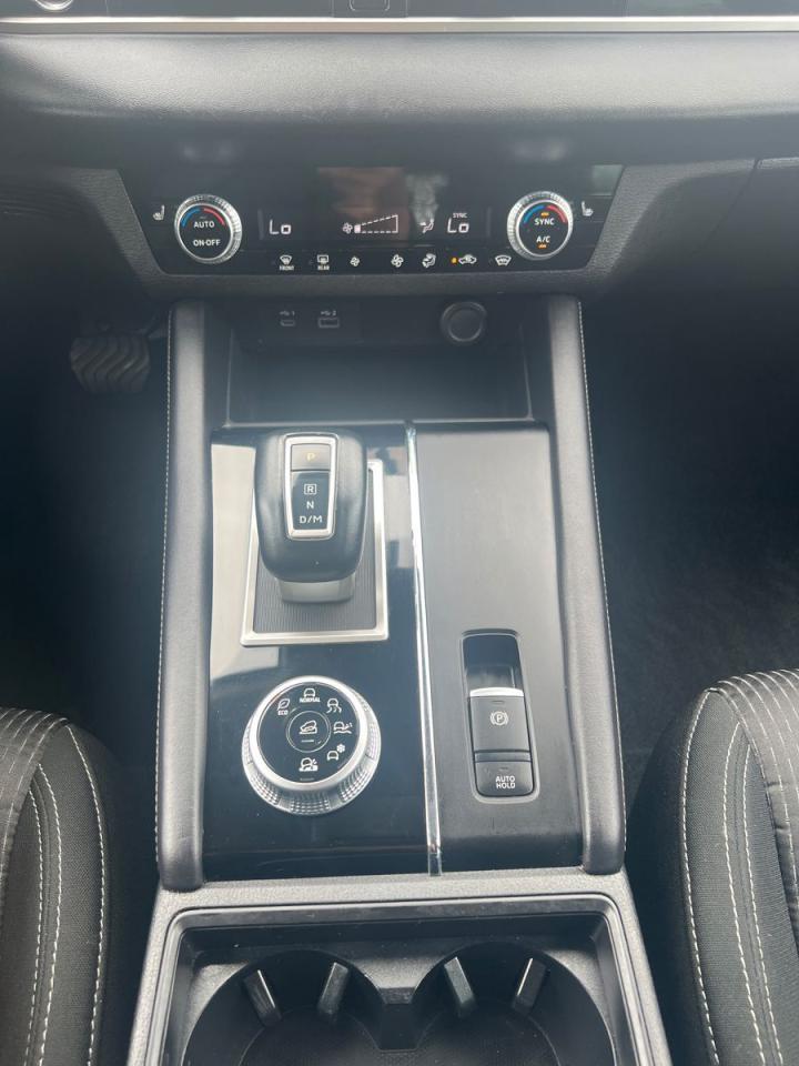 2023 Mitsubishi Outlander ES 4WD - Photo #11