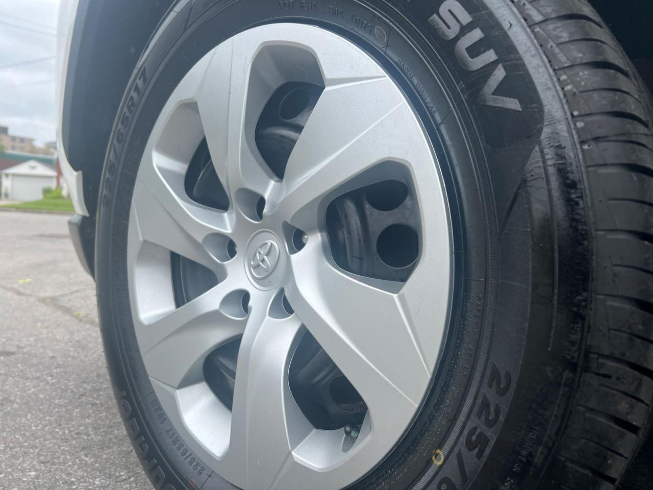2019 Toyota RAV4 LE AWD - Photo #8