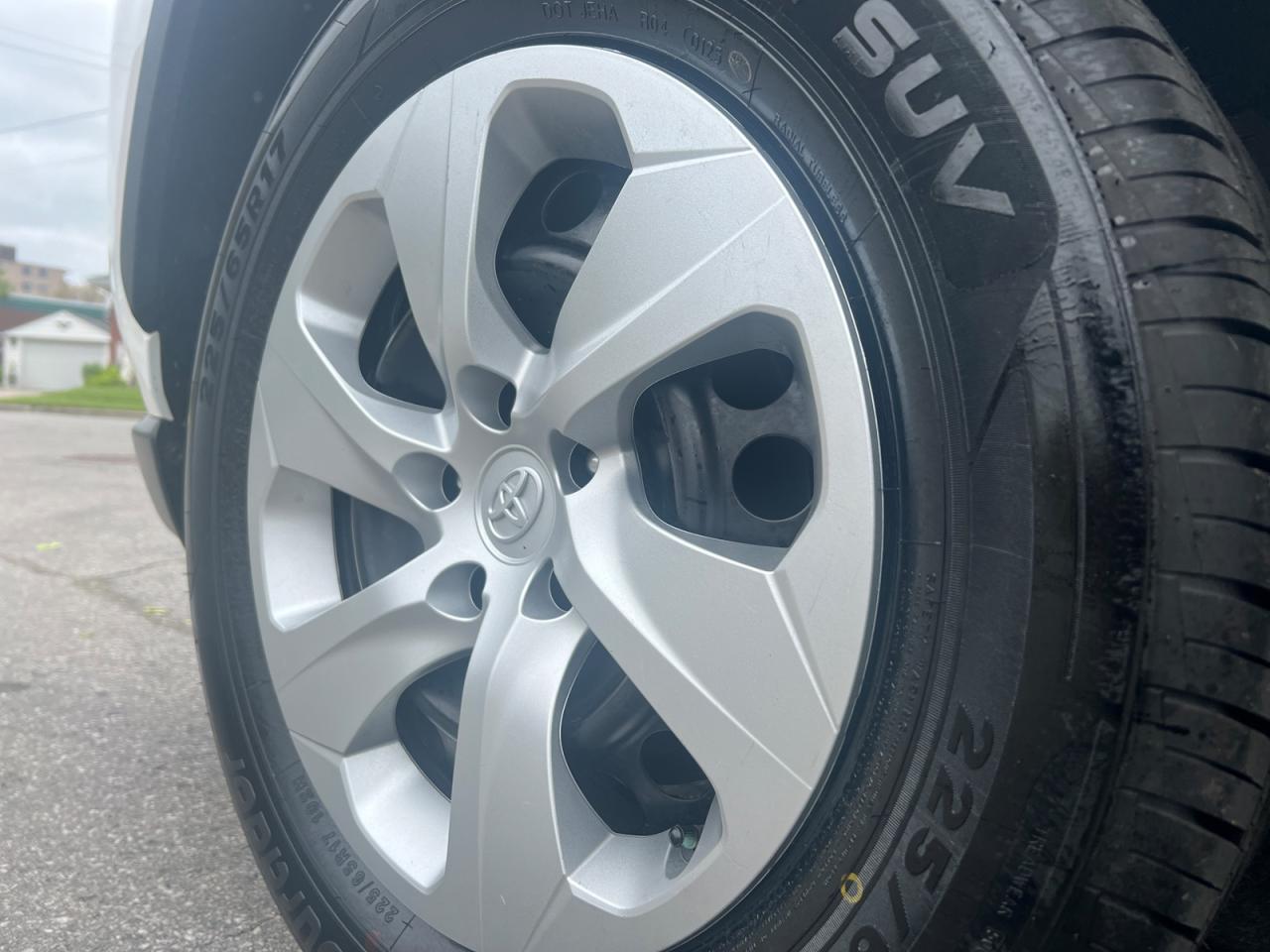 2019 Toyota RAV4 LE AWD Photo