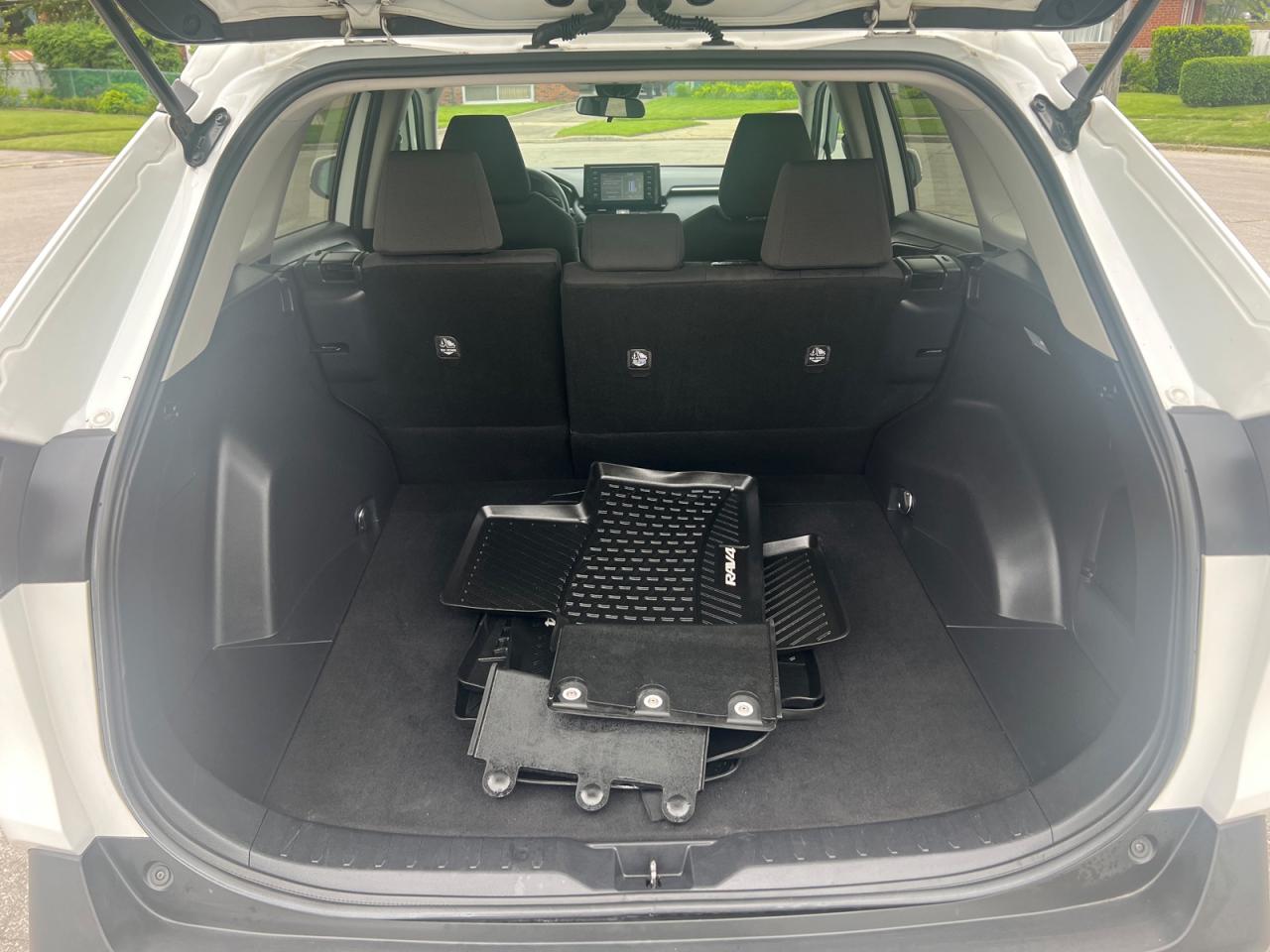 2019 Toyota RAV4 LE AWD Photo