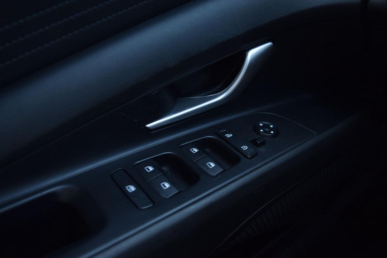 2023 Hyundai Elantra SEL - Photo #5