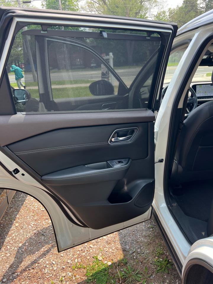 2021 Nissan Rogue AWD Platinum - Photo #18