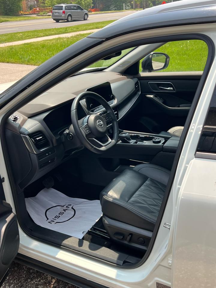 2021 Nissan Rogue AWD Platinum - Photo #6