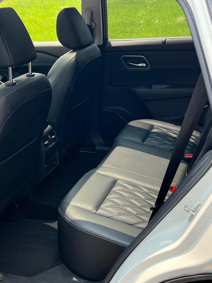2021 Nissan Rogue AWD Platinum - Photo #16