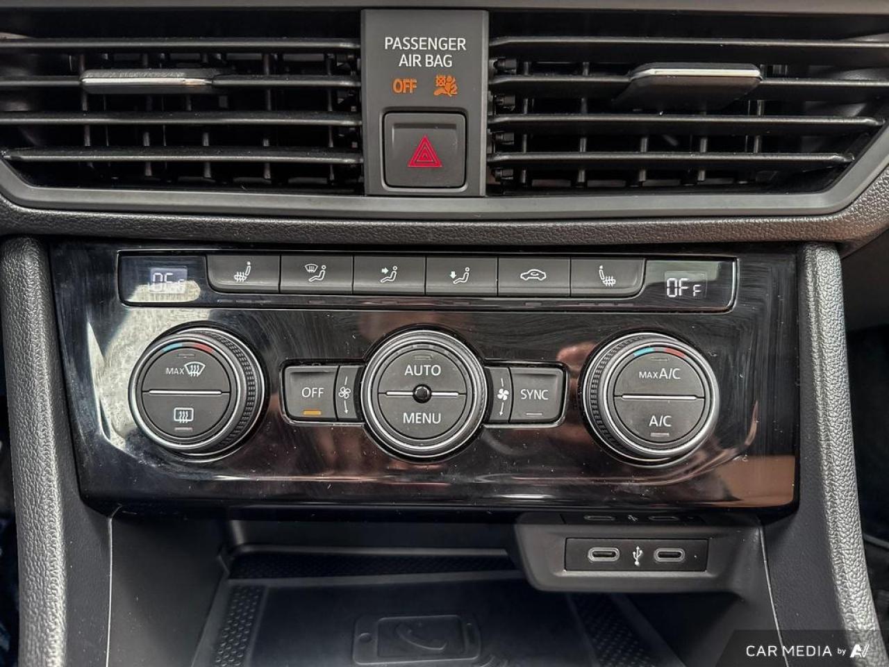 2022 Volkswagen Jetta HIGHLINE / NO ACCIDENTS / LEATHER / SUNROOF / NAV - Photo #20