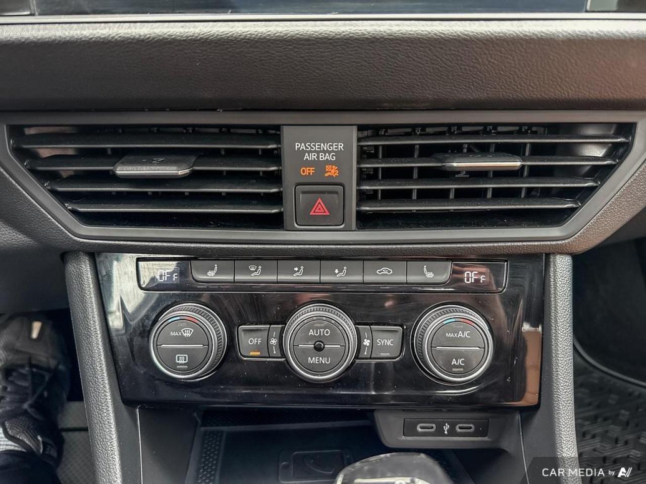 2022 Volkswagen Jetta HIGHLINE / NO ACCIDENTS / LEATHER / SUNROOF / NAV - Photo #17