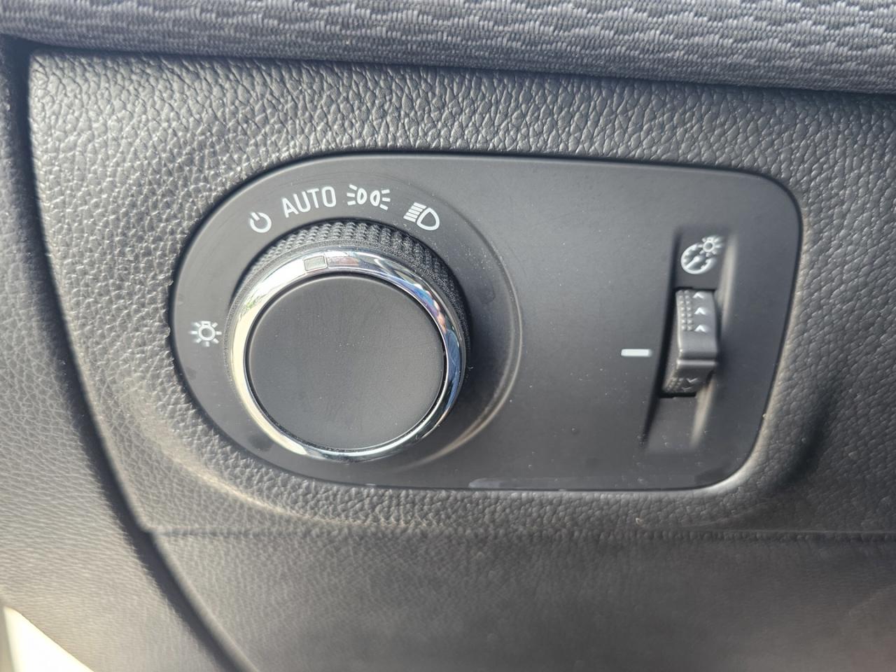 2019 Chevrolet Cruze LT Hatchback - 1.4L 4cyl. turbocharged engine - Photo #11