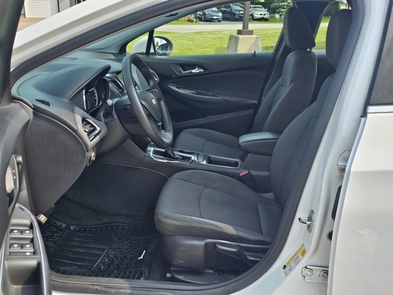 2019 Chevrolet Cruze LT Hatchback - 1.4L 4cyl. turbocharged engine - Photo #12