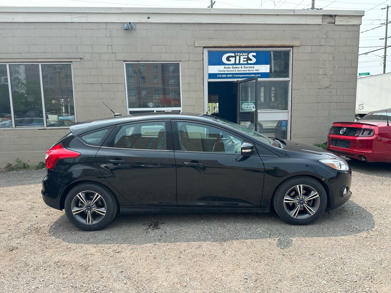 2014 Ford Focus SE - Photo #2