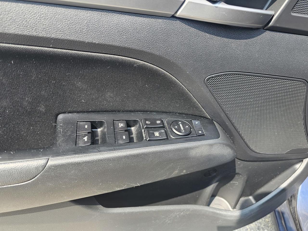 2019 Hyundai Elantra Limited - Photo #10