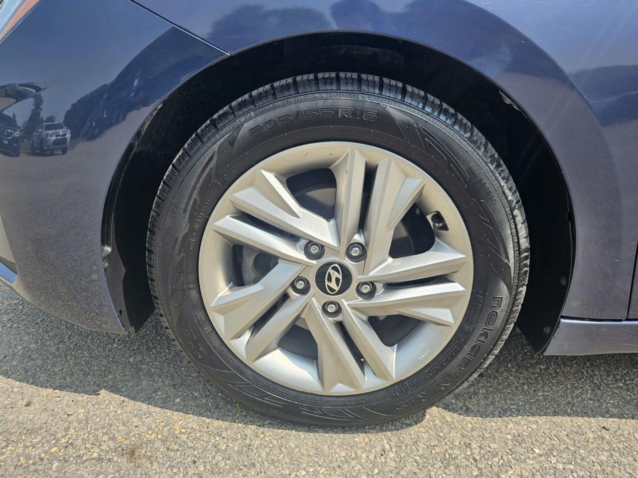2019 Hyundai Elantra Limited - Photo #9