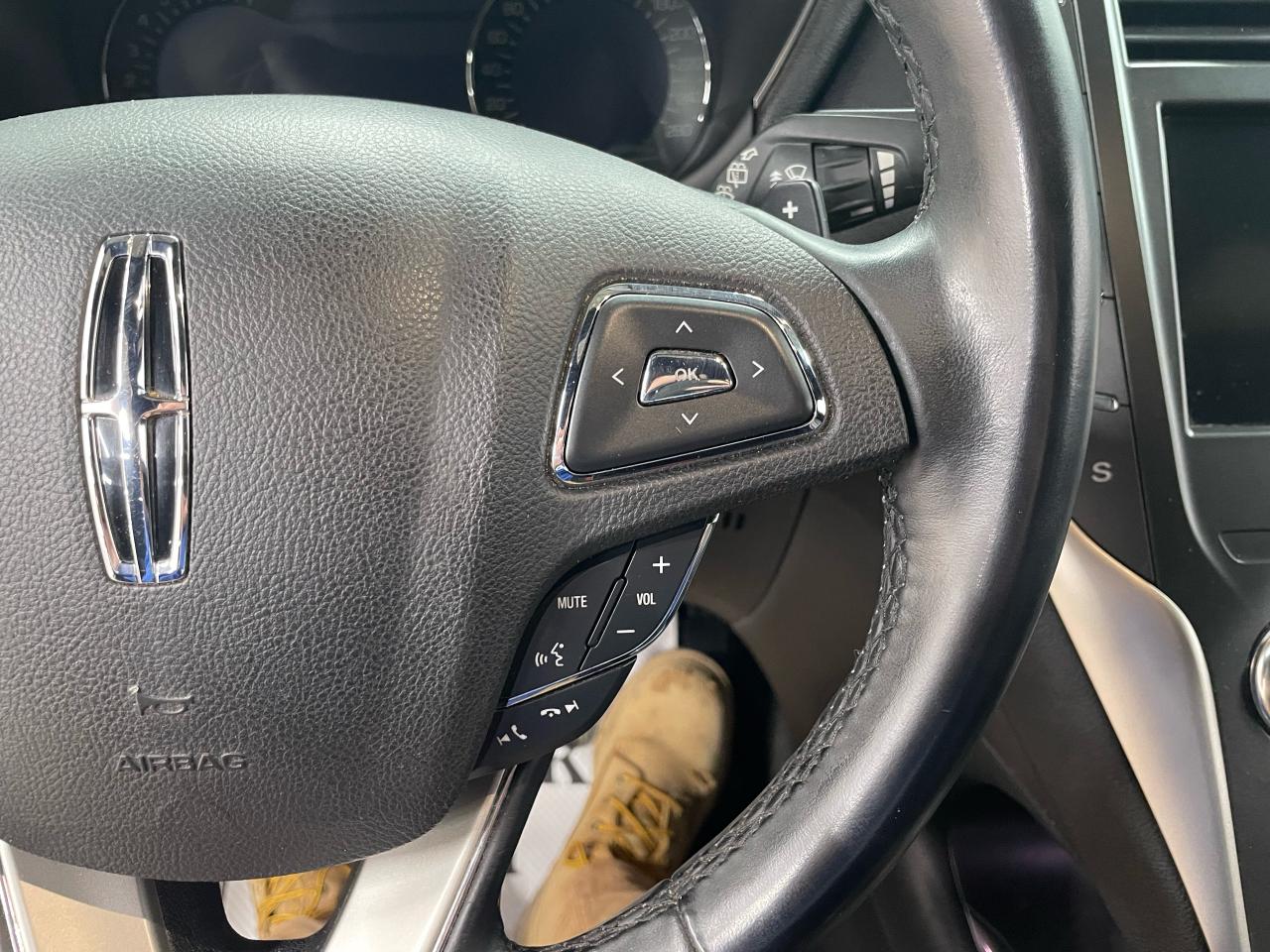 2015 Lincoln MKC Base Photo16
