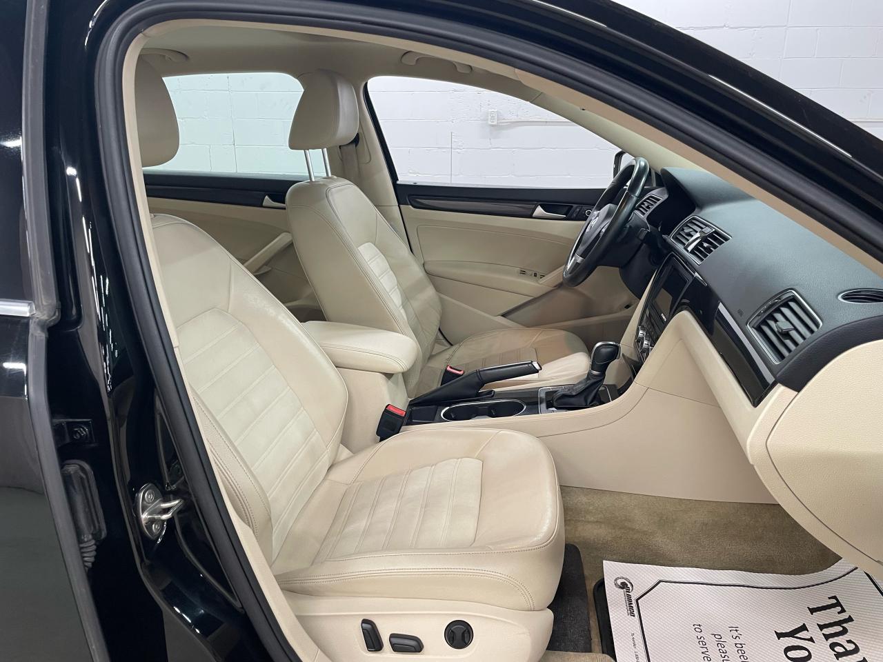 2015 Volkswagen Passat 4DR SDN 3.6L DSG HIGHLINE Photo31