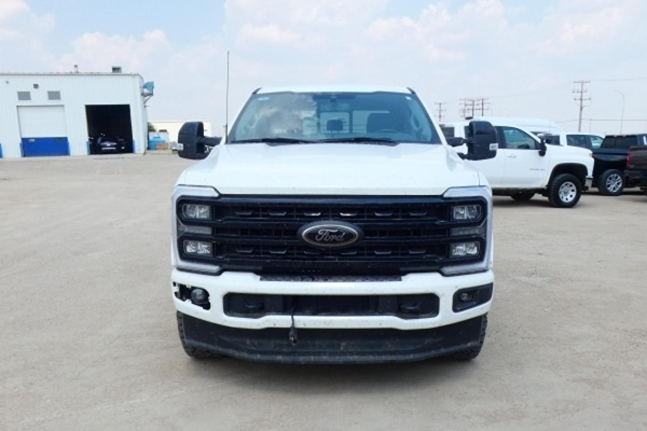 2023 Ford F-350 LARIAT 6.7L P/S DSL w/H&C L, pano S/R, NAV, BUC - Photo #3