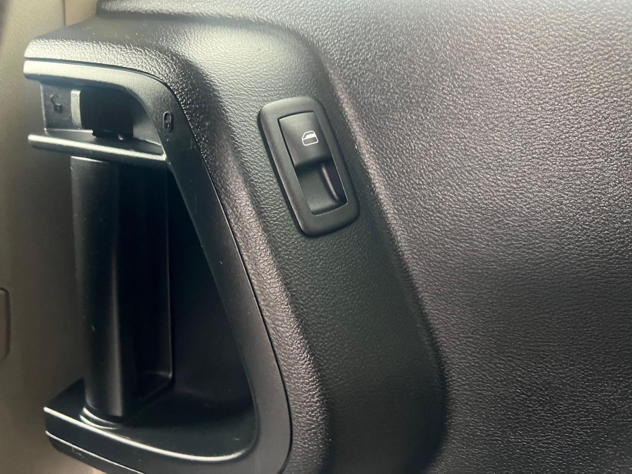 2015 Chrysler Town & Country TOURING - Photo #11