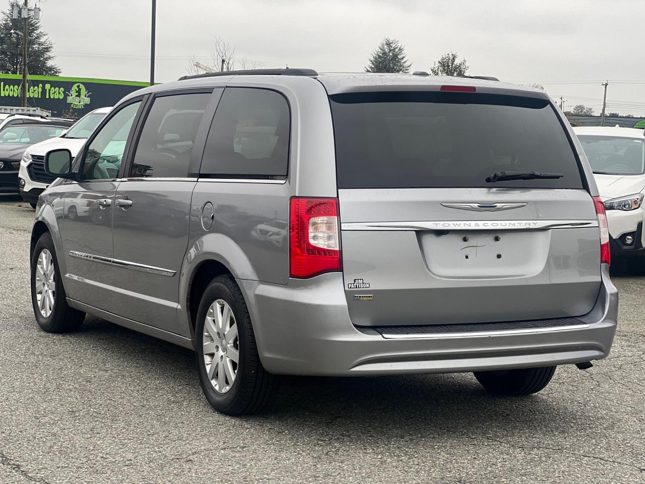 2015 Chrysler Town & Country TOURING - Photo #12