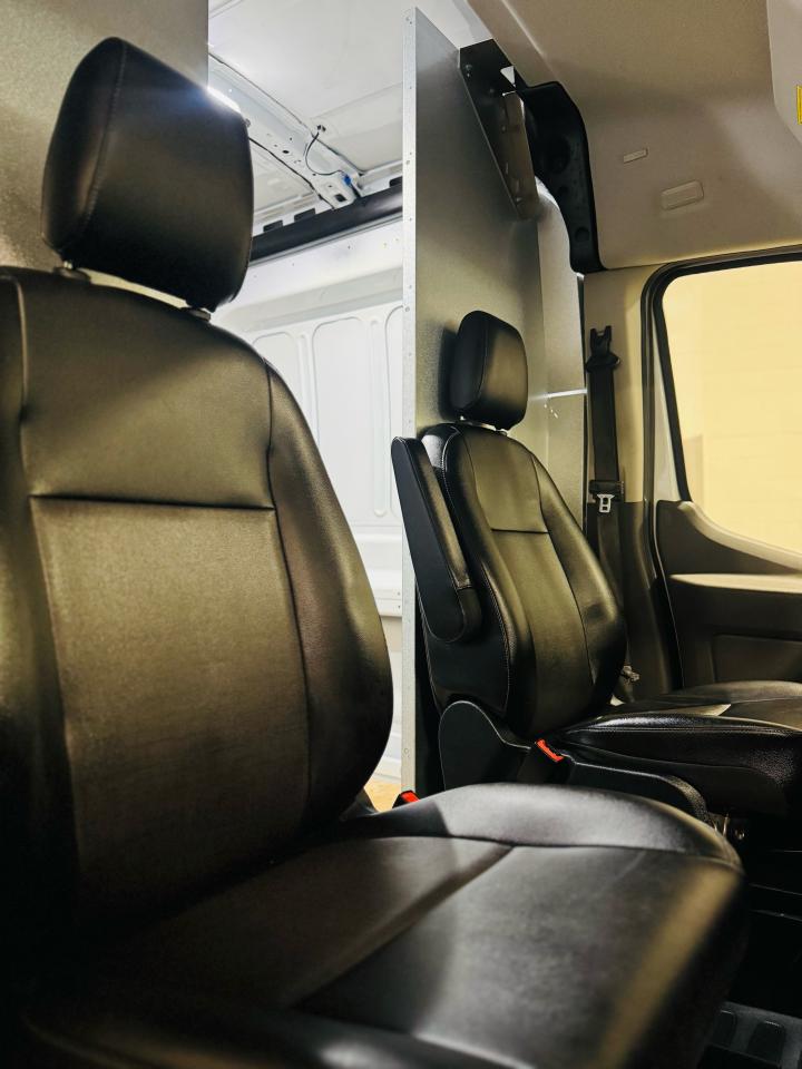 2022 Ford Transit Cargo Van 250 Van Med. Roof w/Sliding Pass. 130-in. WB - Photo #18