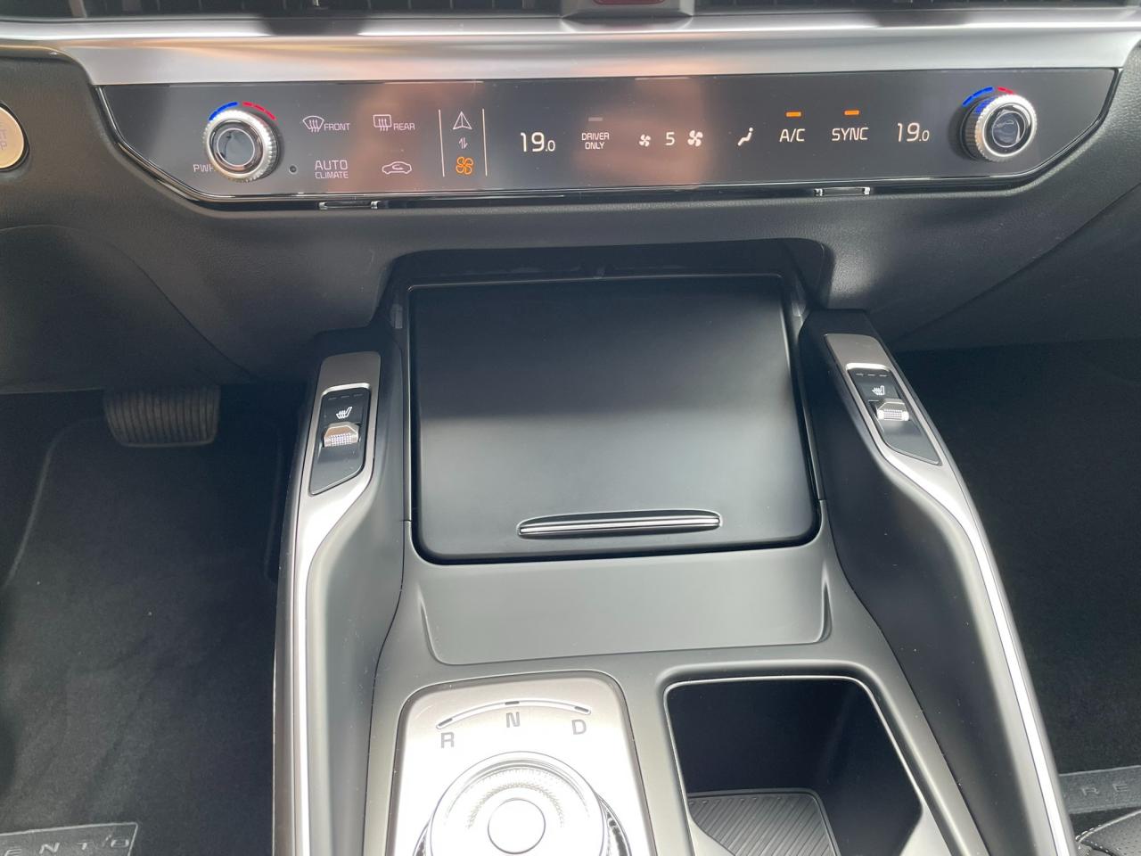 2025 Kia Sorento PLUG-IN HYBRID EX Photo