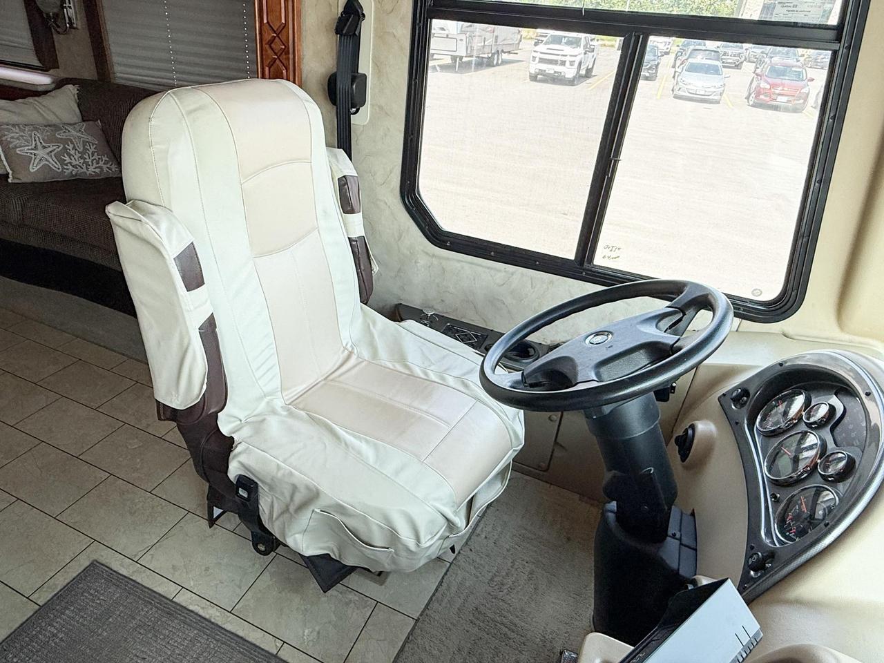 2009 Monaco Roadmaster AE-STACKED RAIL MH / 216-230 WB 2009 MONACO CAYMAN - 34' MOTORHOME, QUEEN BED, DINETTE, FULL SIZE FRIDGE, 3-BURNER STOVE, MICROWAVE, Photo