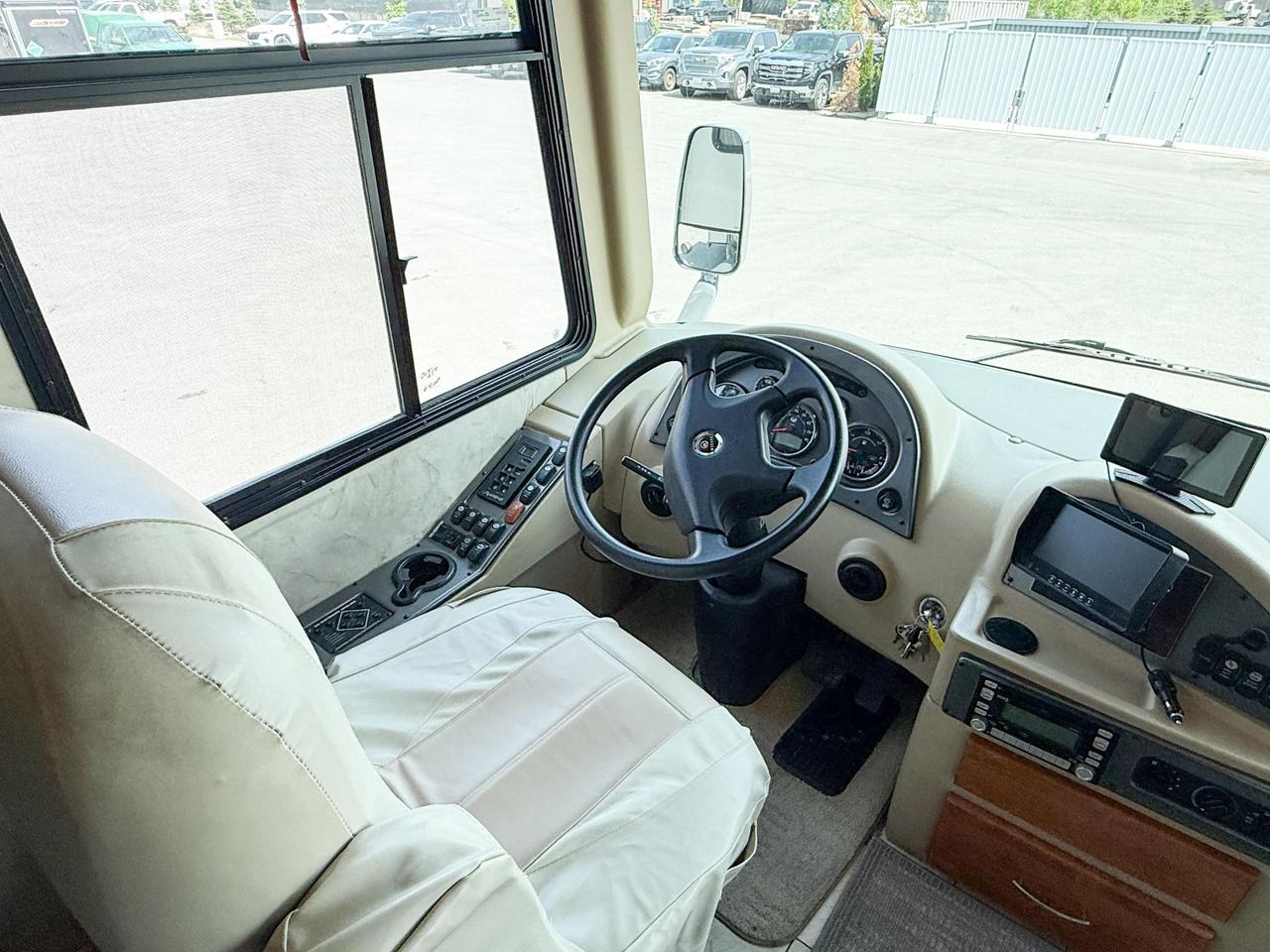 2009 Monaco Roadmaster AE-STACKED RAIL MH / 216-230 WB 2009 MONACO CAYMAN - 34' MOTORHOME, QUEEN BED, DINETTE, FULL SIZE FRIDGE, 3-BURNER STOVE, MICROWAVE, Photo