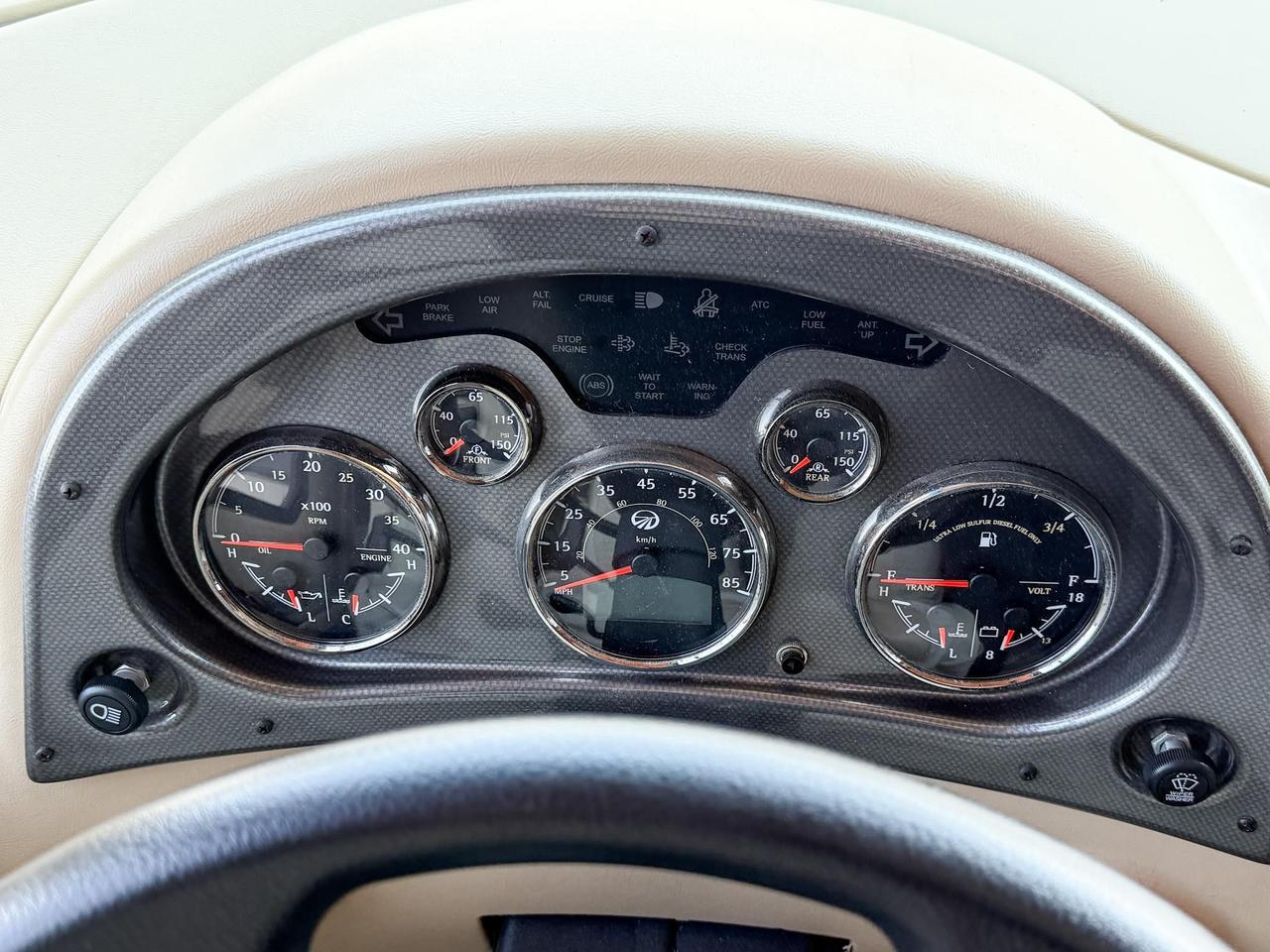 2009 Monaco Roadmaster AE-STACKED RAIL MH / 216-230 WB 2009 MONACO CAYMAN - 34' MOTORHOME, QUEEN BED, DINETTE, FULL SIZE FRIDGE, 3-BURNER STOVE, MICROWAVE, Photo