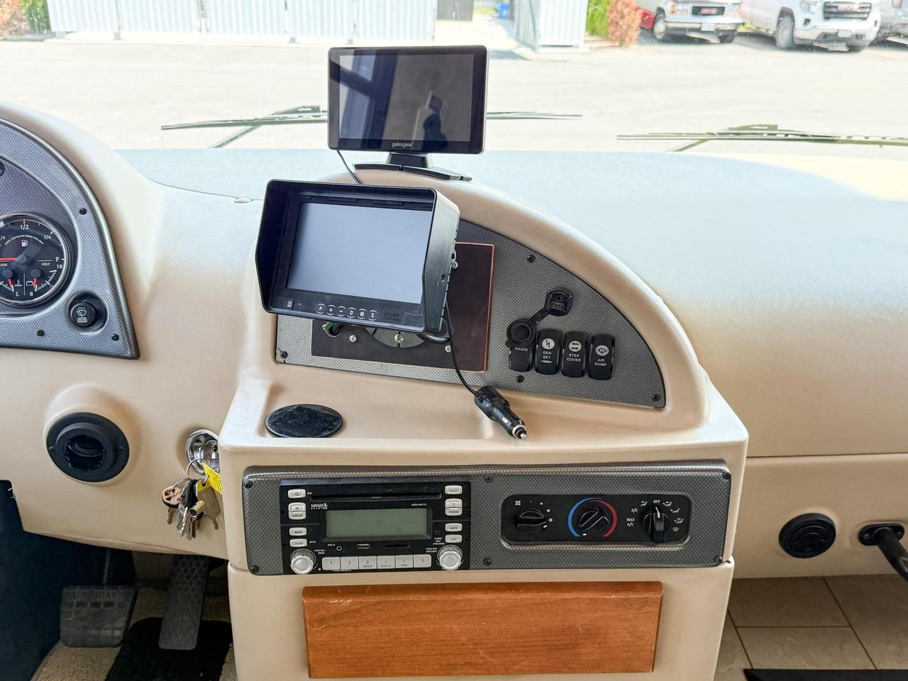 2009 Monaco Roadmaster AE-STACKED RAIL MH / 216-230 WB 2009 MONACO CAYMAN - 34' MOTORHOME, QUEEN BED, DINETTE, FULL SIZE FRIDGE, 3-BURNER STOVE, MICROWAVE, Photo