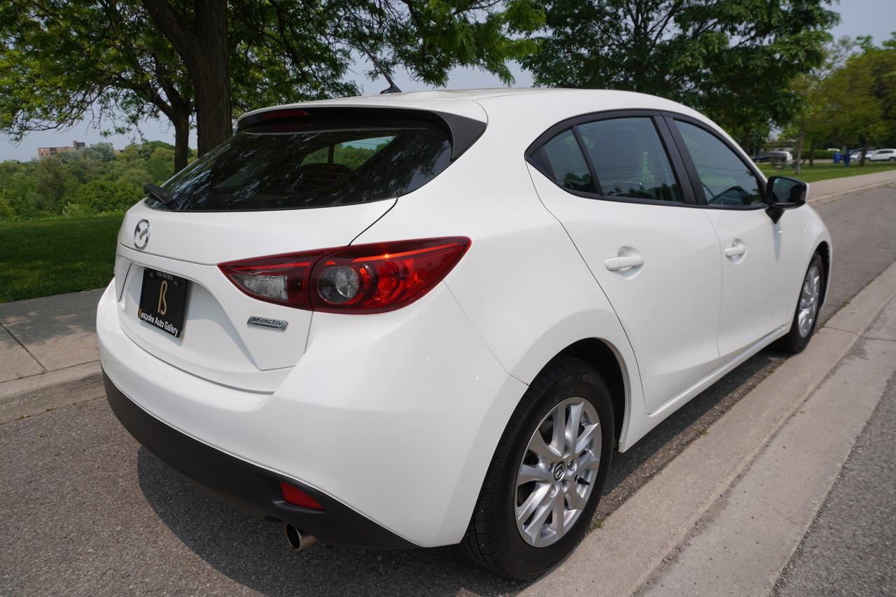 2014 Mazda MAZDA3 GS/ HATCHBACK/ 6 SPD MANUAL/ FRESH TRADE-IN/ LOCAL Photo3