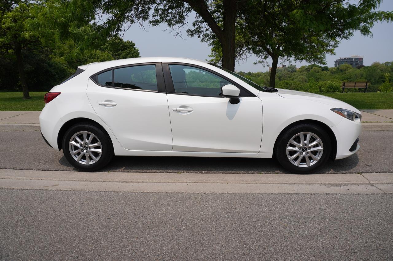 2014 Mazda MAZDA3 GS/ HATCHBACK/ 6 SPD MANUAL/ FRESH TRADE-IN/ LOCAL Photo4