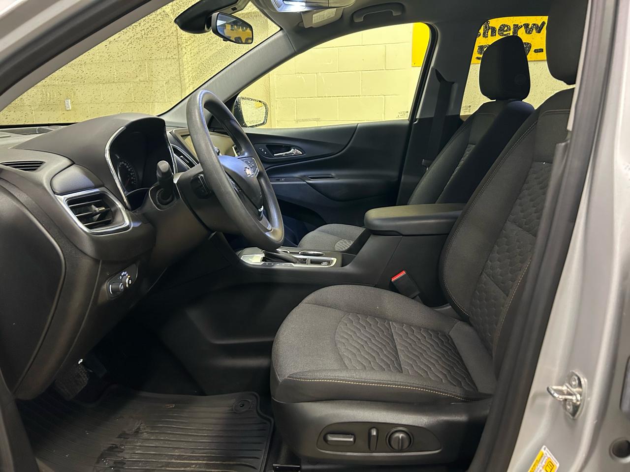2020 Chevrolet Equinox LT - Photo #9