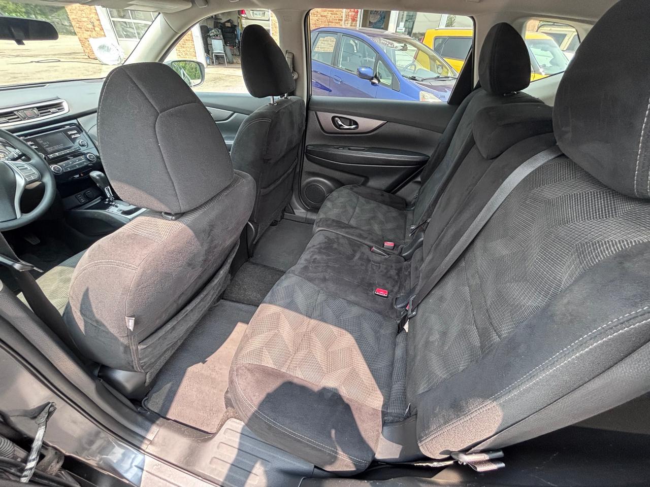 2016 Nissan Rogue SV AWD EXTRA CLEAN! - Photo #12