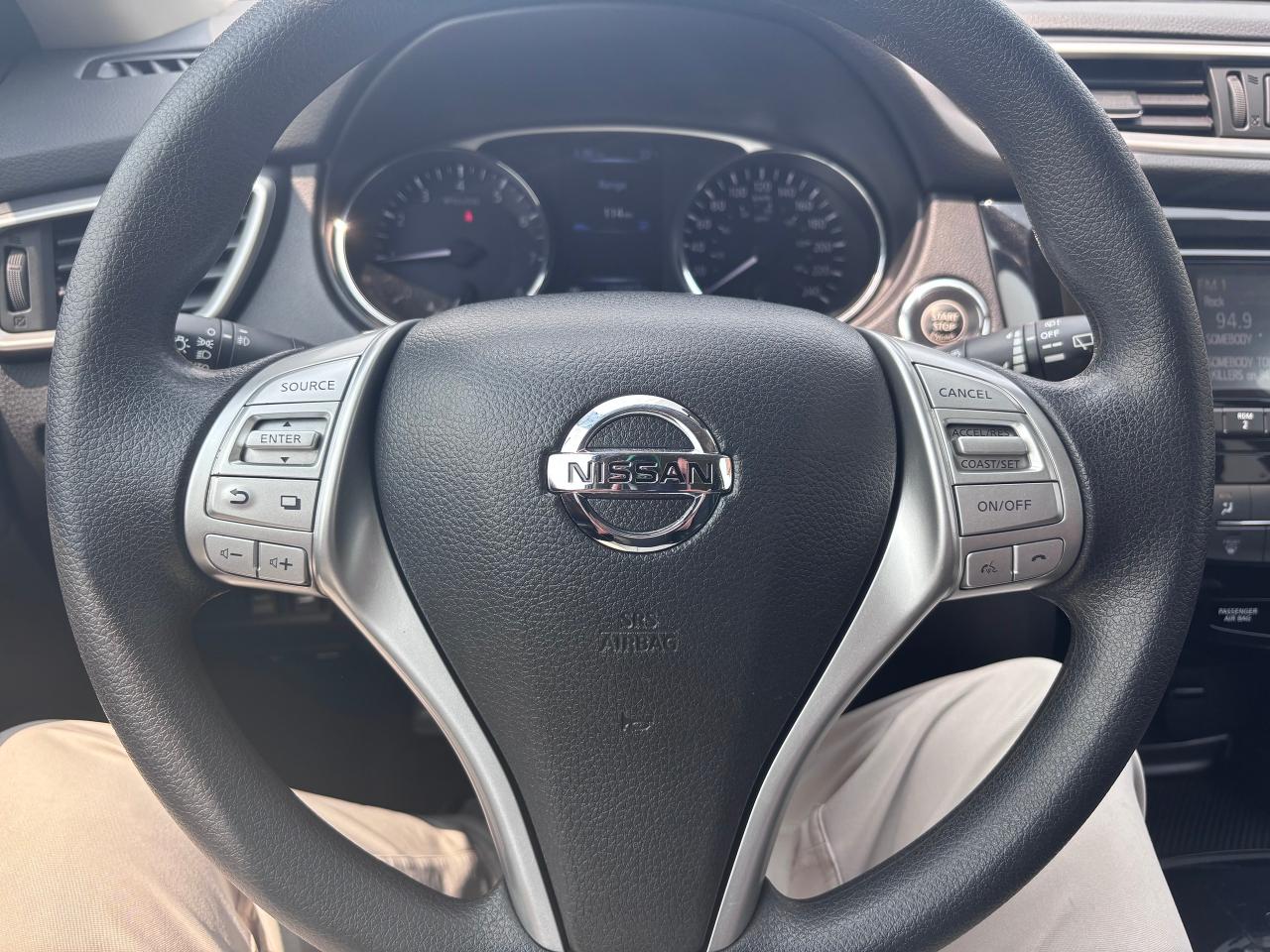 2016 Nissan Rogue SV AWD EXTRA CLEAN! - Photo #16