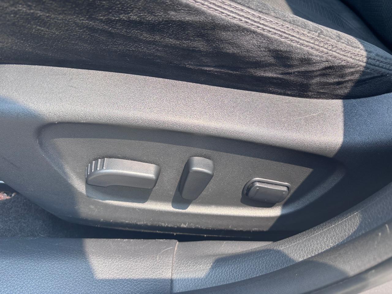 2016 Nissan Rogue SV AWD EXTRA CLEAN! - Photo #14