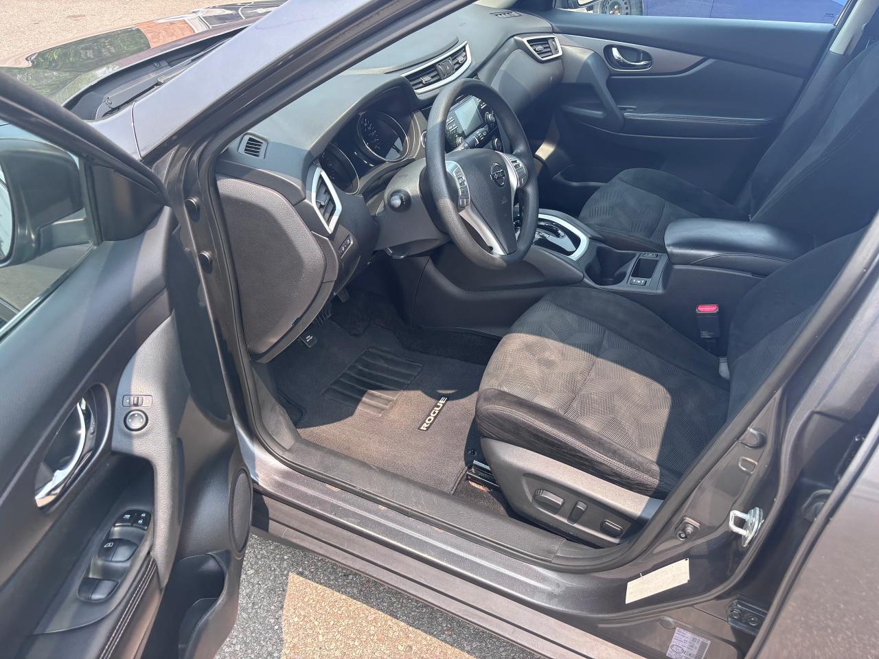 2016 Nissan Rogue SV AWD EXTRA CLEAN! - Photo #13