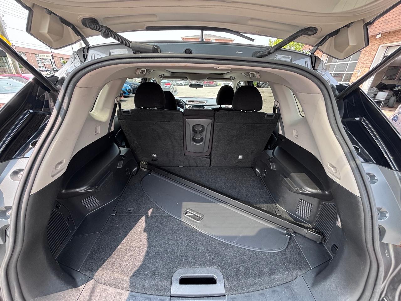 2016 Nissan Rogue SV AWD EXTRA CLEAN! - Photo #10