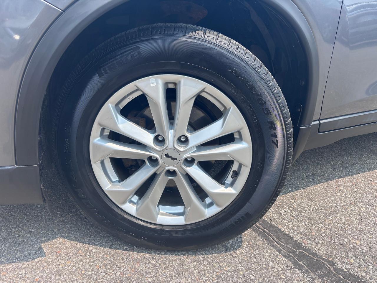 2016 Nissan Rogue SV AWD EXTRA CLEAN! - Photo #2