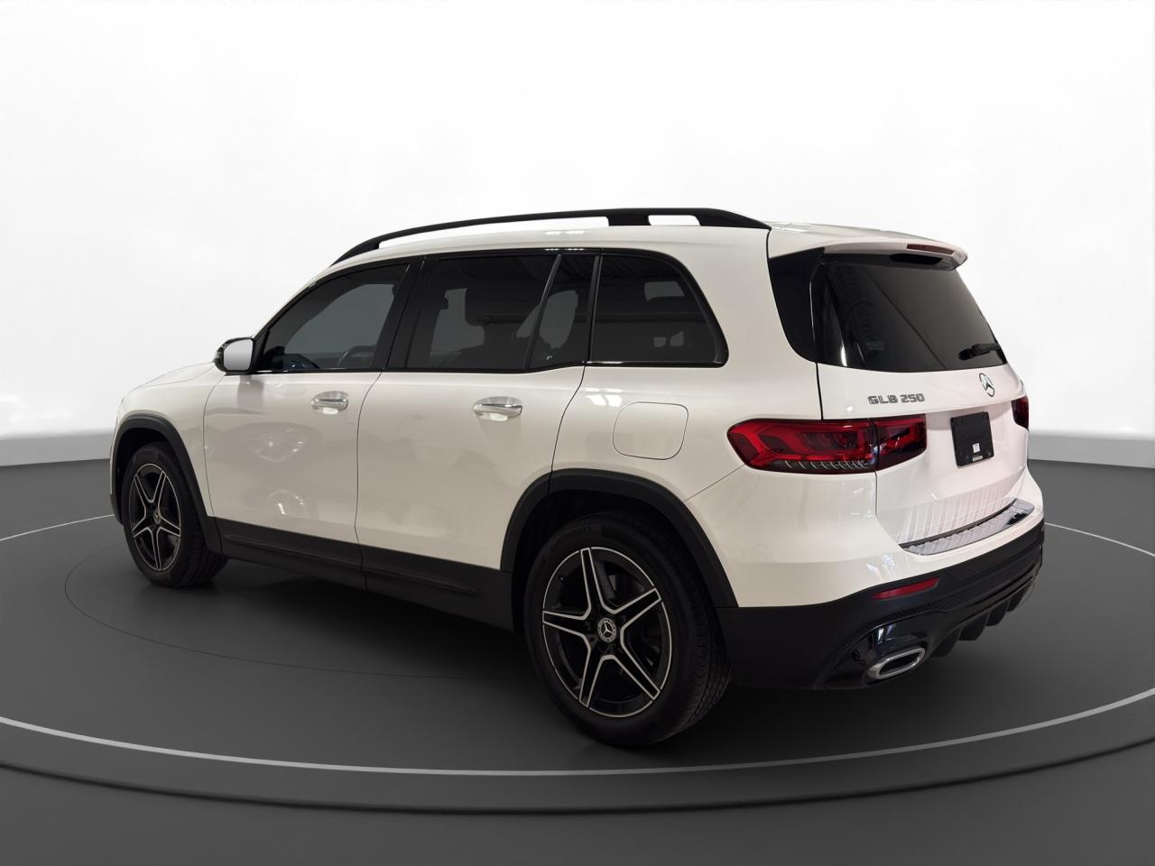 2021 Mercedes-Benz GLB GLB 250 - Photo #5