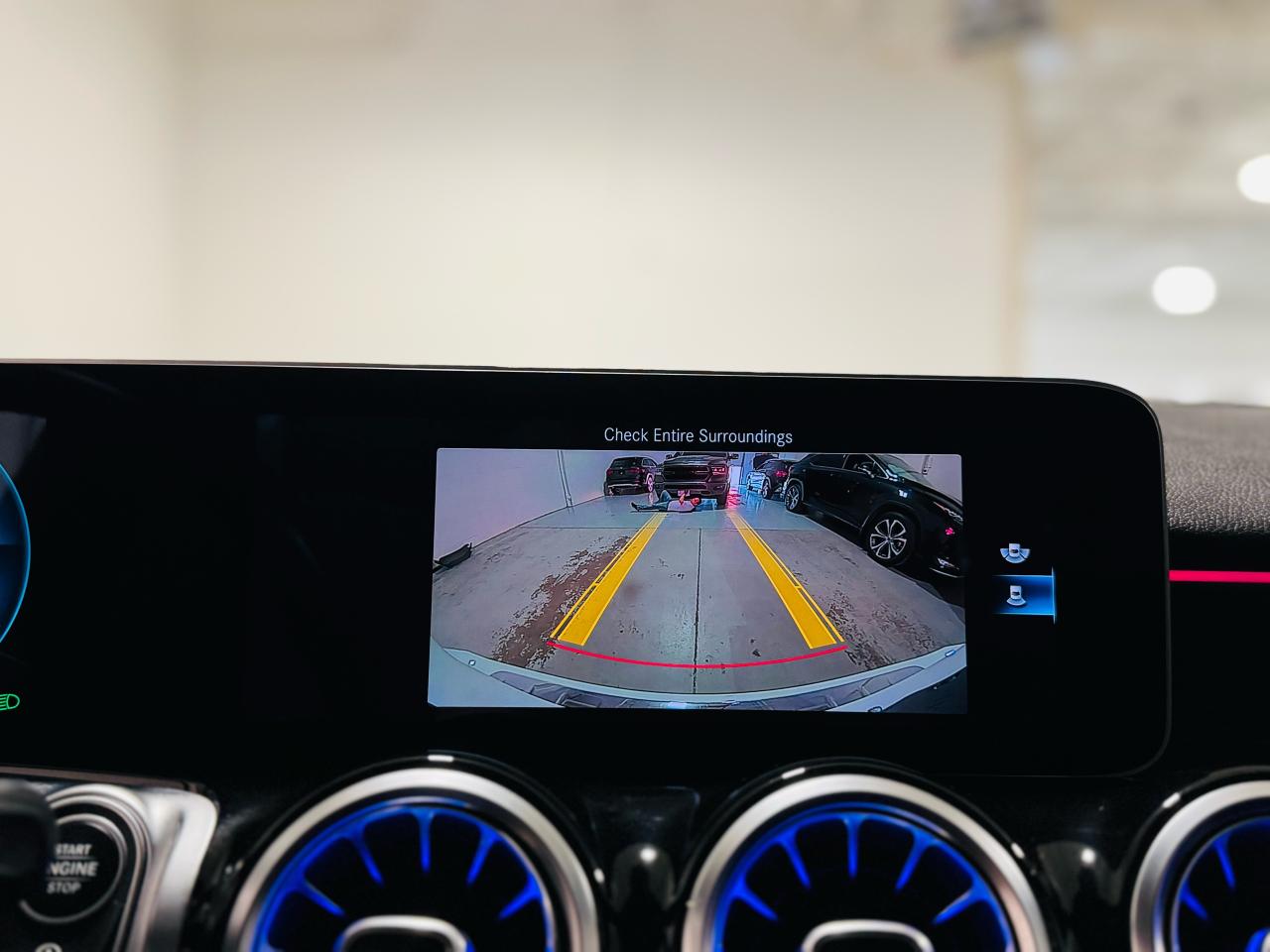 2021 Mercedes-Benz GLB GLB 250 - Photo #14