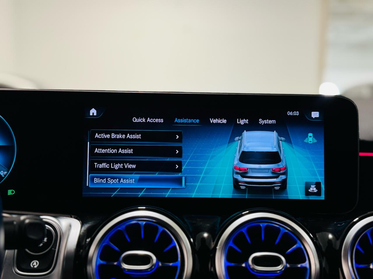 2021 Mercedes-Benz GLB GLB 250 - Photo #20
