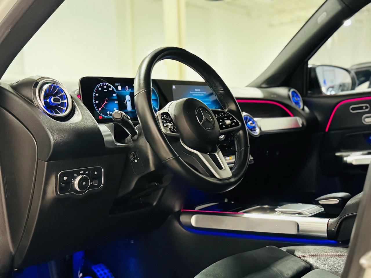 2021 Mercedes-Benz GLB GLB 250 - Photo #8