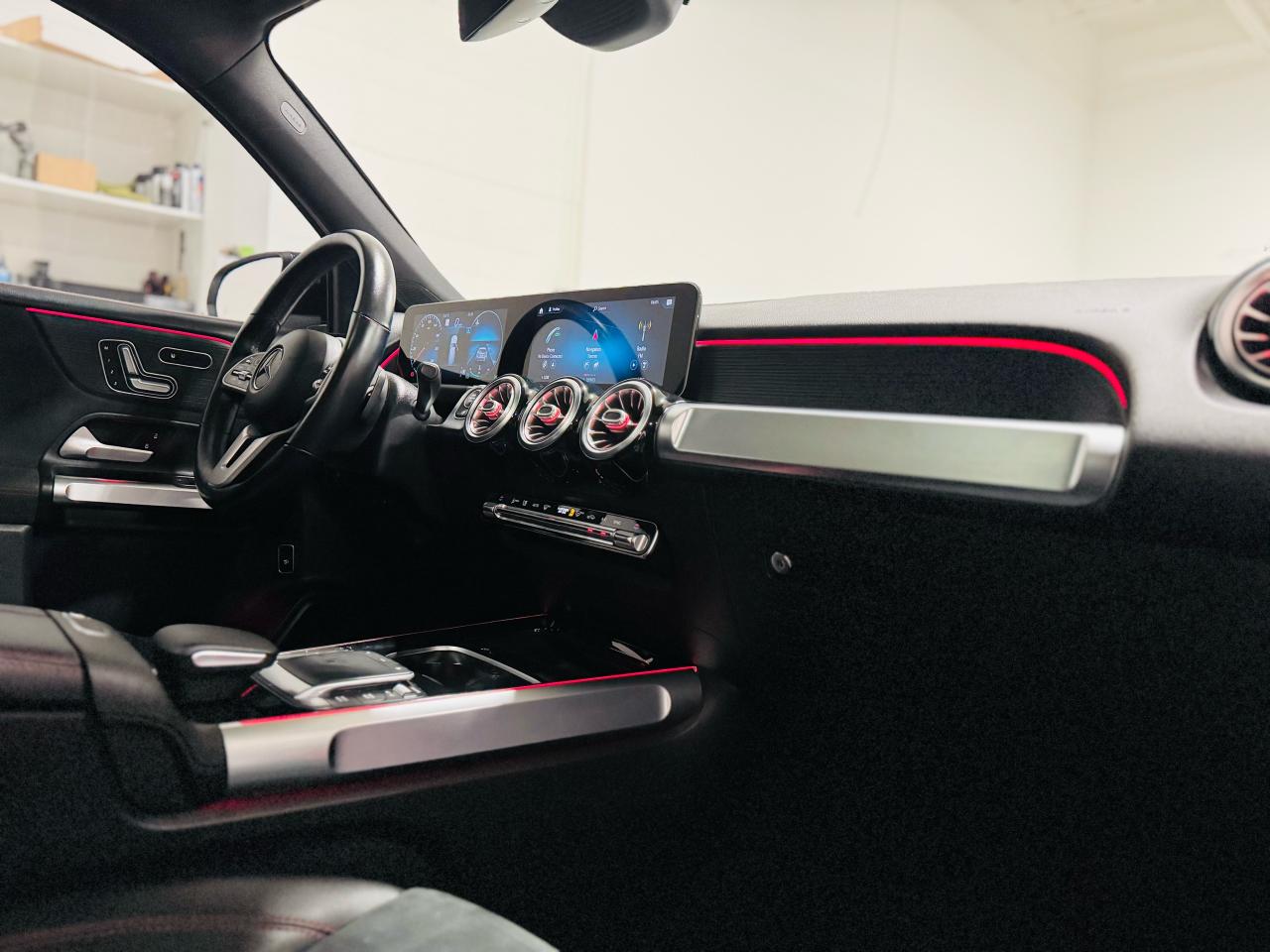 2021 Mercedes-Benz GLB GLB 250 - Photo #30