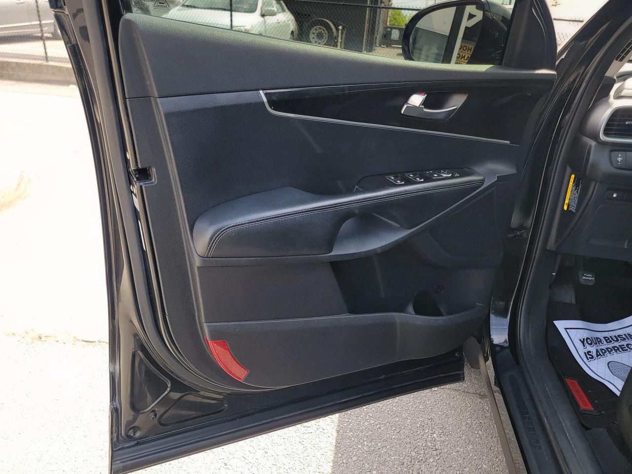 2016 Kia Sorento 3.3L LX+ - Photo #13