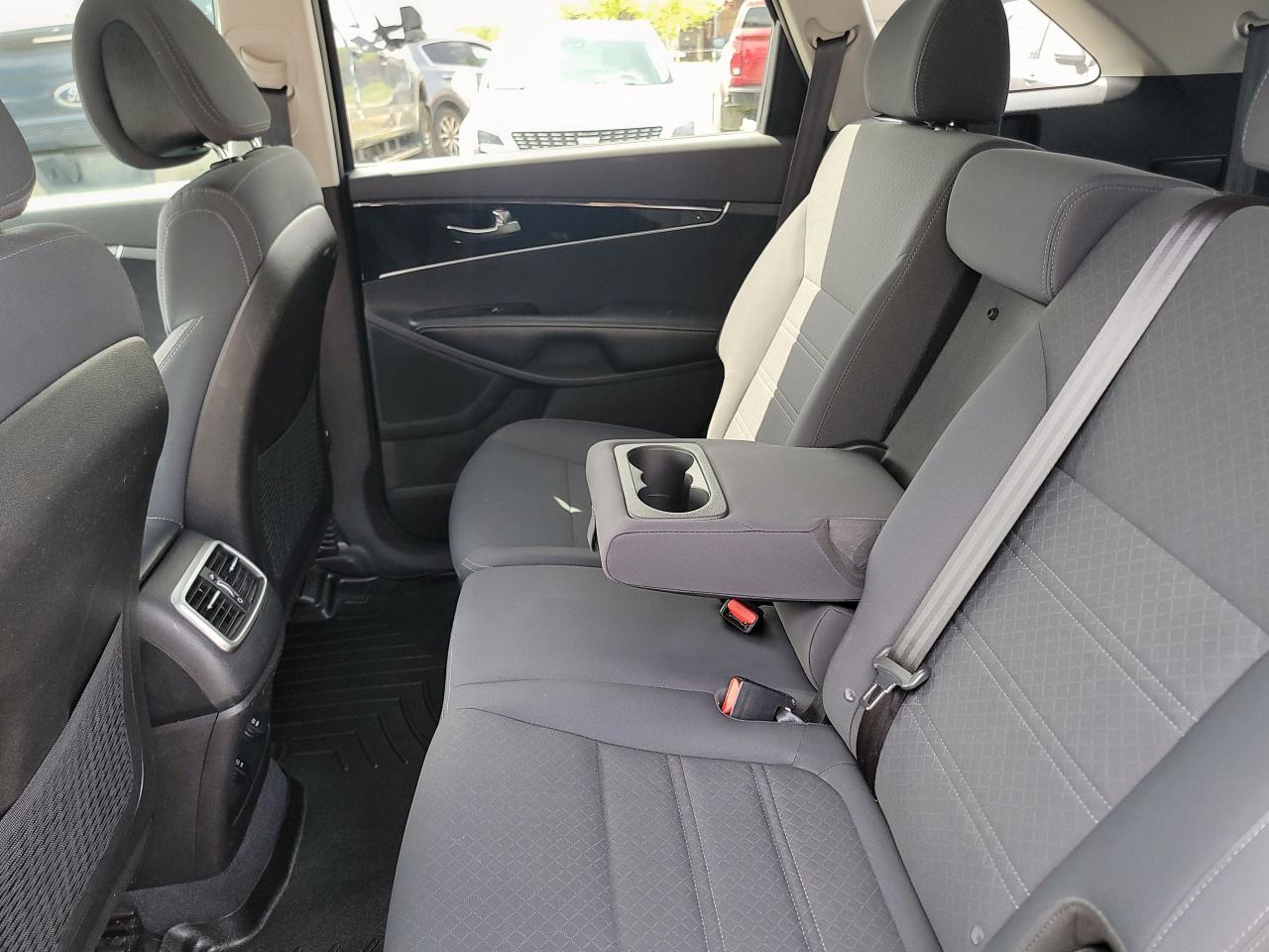 2016 Kia Sorento 3.3L LX+ - Photo #14