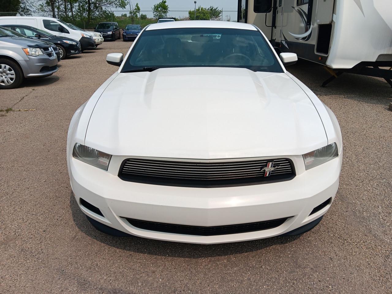 2012 Ford Mustang Premium V6 Automatic - Photo #2