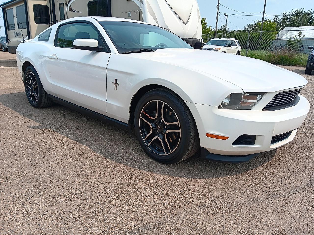 2012 Ford Mustang Premium V6 Automatic - Photo #3