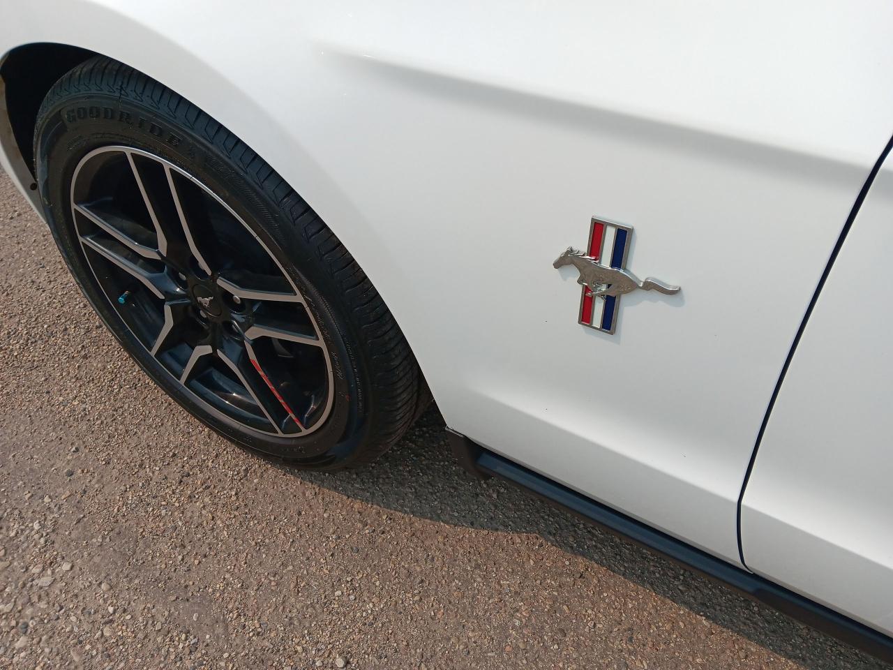 2012 Ford Mustang Premium V6 Automatic - Photo #8